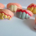Žaisliniai imitaciniai dantys